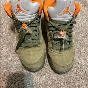 Jordan Sneakers in Olive and Orange